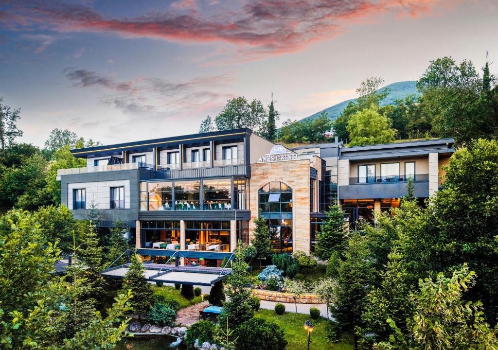 Vitomiricë Hotel | Resort Anes Drinit