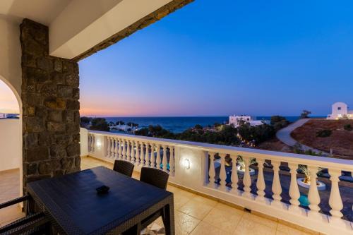 Imerovigli Apartment | Rhenea Resort