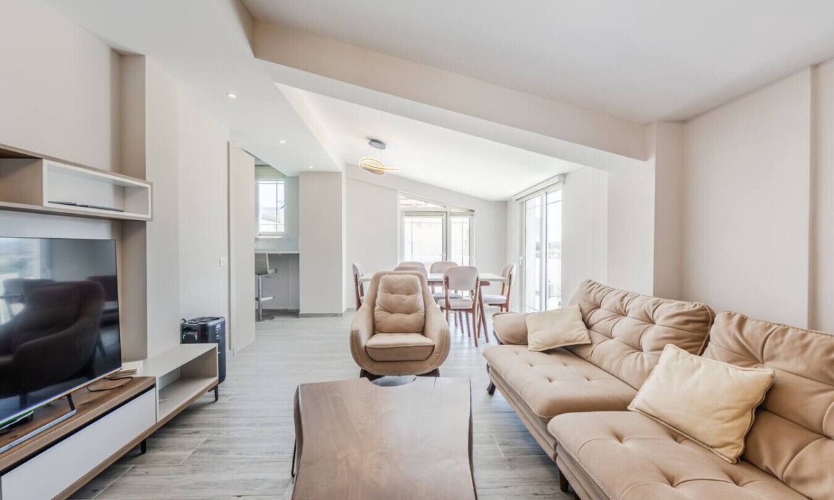 Golem Apartment | Rooftop Apartment with Private Pool by PikHost