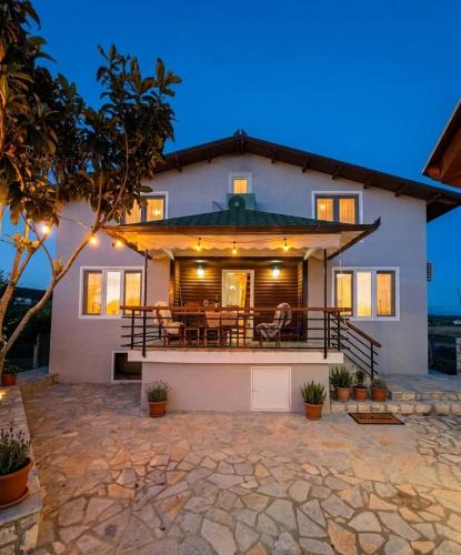 Ishem House | Rose Villa Lalez