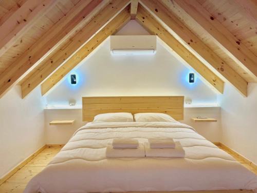 Permet House | Rosea LOFT