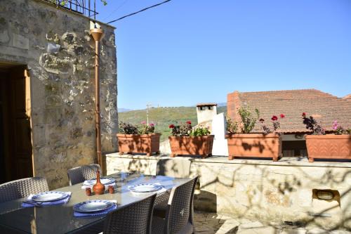Armenoi House | Roukouneli Traditional Stone House - Terrace & BBQ