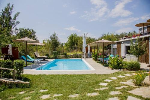 Tragilos House | Roxani Aqua Bliss - Serene Garden Getaway