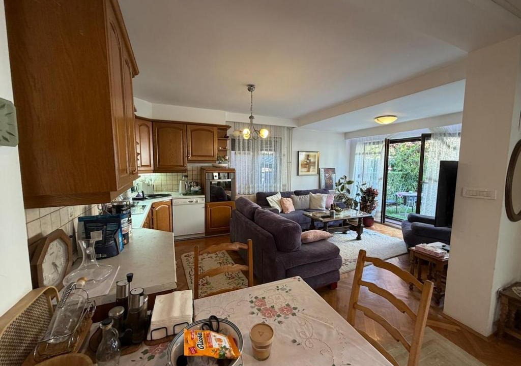 Kolovicë Apartment | Safely located apartment