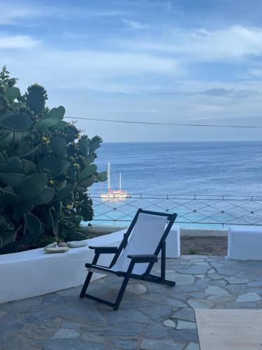 Agii Apostoli House | Salt & Sun Terrace Seafront