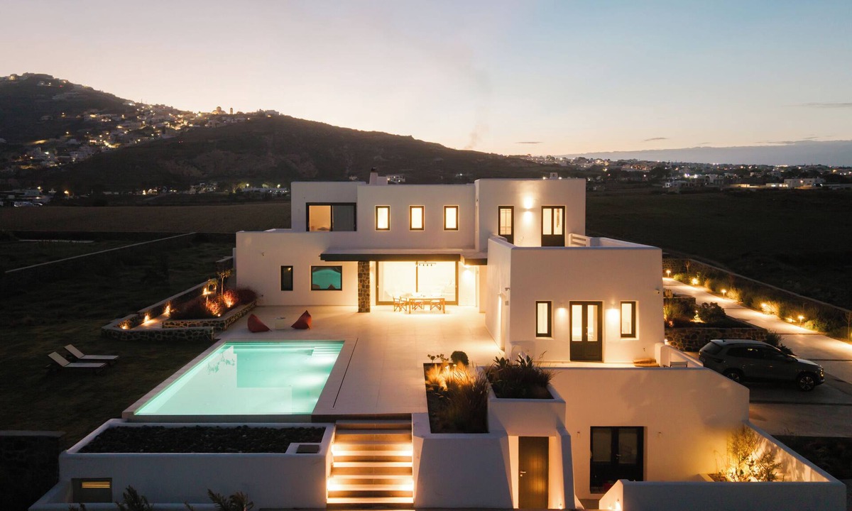 Kamari House | Santorini Vinery House