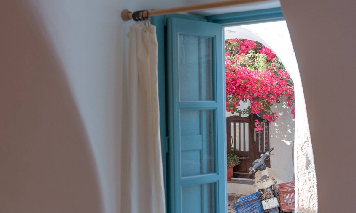 Santorini Villa | Santorinio Yellow House