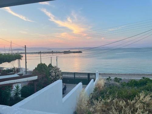 Milos House | Sapphire View - ONLY 4 meters away from the sea
