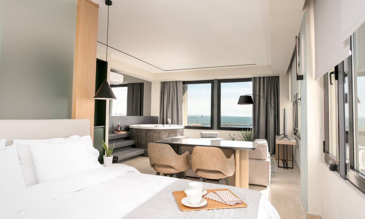 Ladadika House | Sea & the City