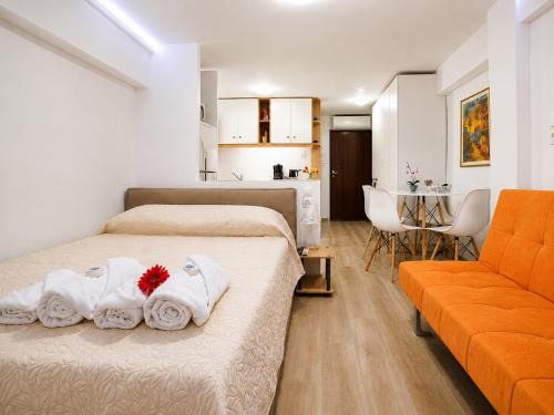 Kamena Vourla Apartment | SeaNest Studio