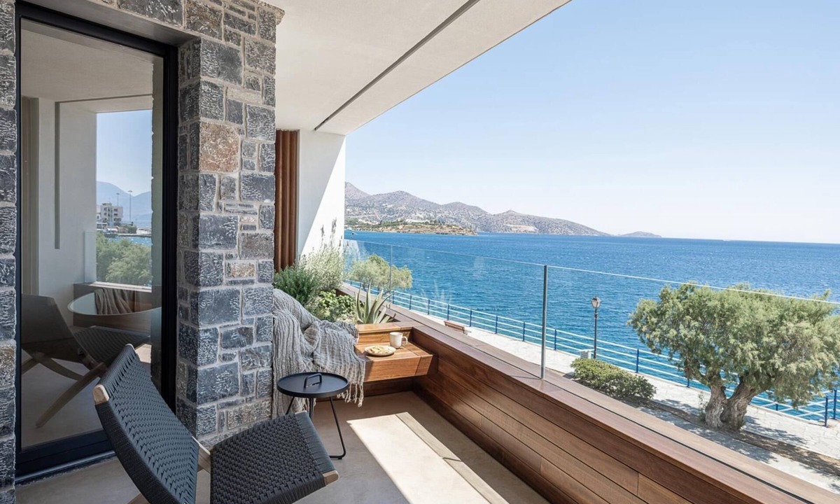 Agios Nikolaos Town Apartment | Seannamon Sea View Suite 2 steps from the beach