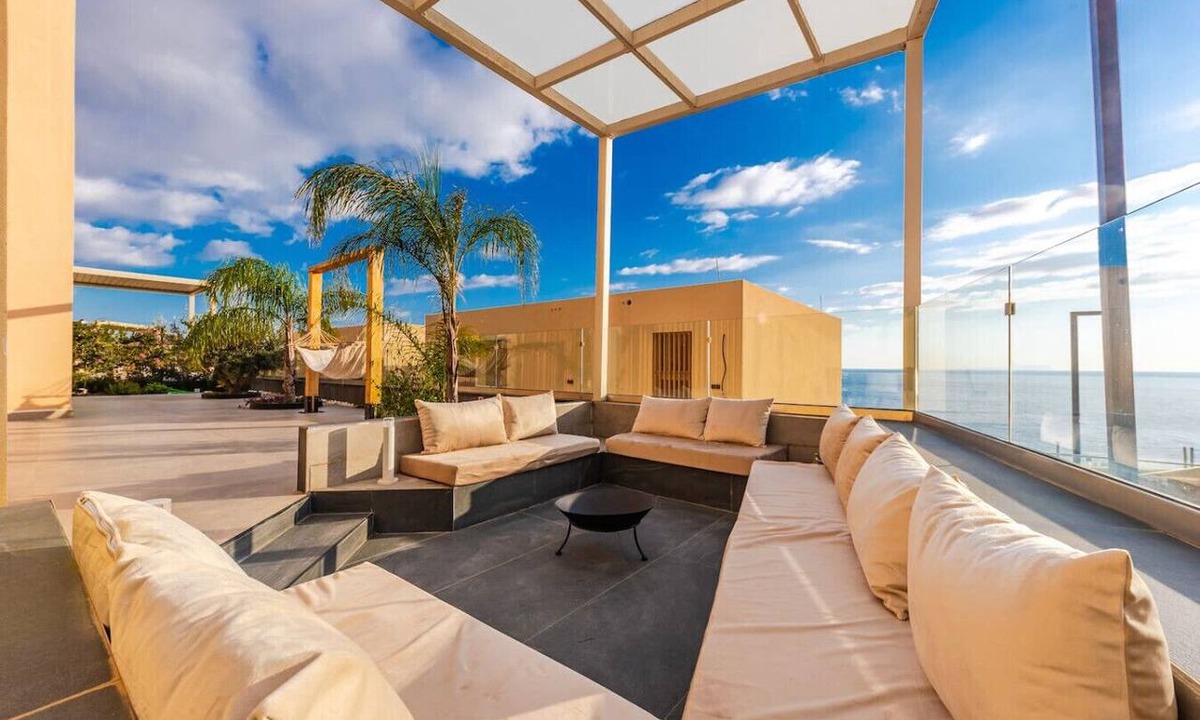 Jala Villa | Seaside Retreat | Green Coast by PikHost