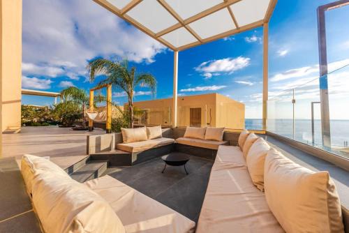 Jala Villa | Seaside Retreat Green Coast by PikHost