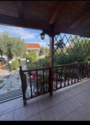Loutraki Villa | Seasteps Garden Villa
