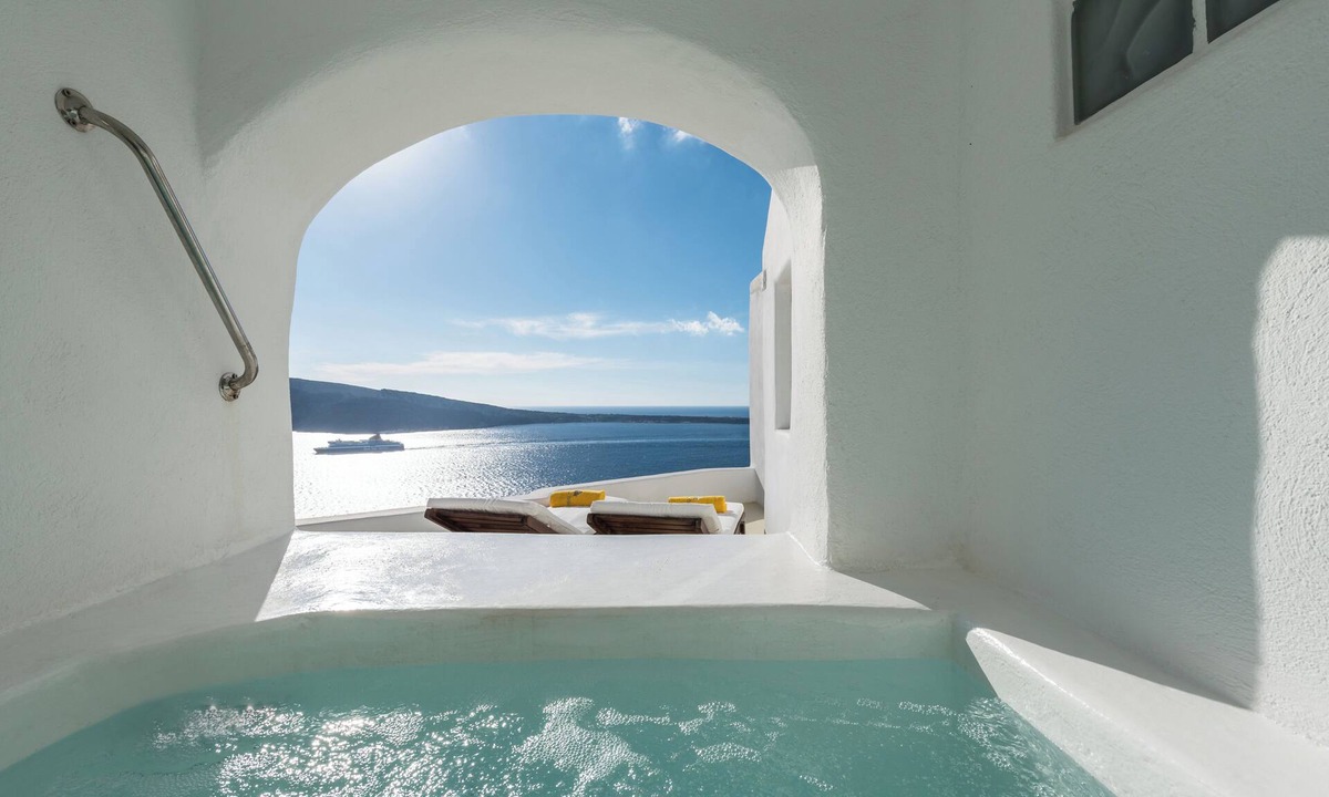 Oia Hotel | Secret Steps Suite Private Whirlpool & Caldera View *access via numerous steps