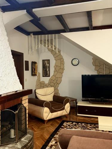 Pejë Apartment | Serana Stays Classic Apartment with Private Bathroom, Free WiFi & Parking, Central Pejë