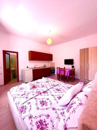 Vlore Apartment | Serenity Studios in Country House