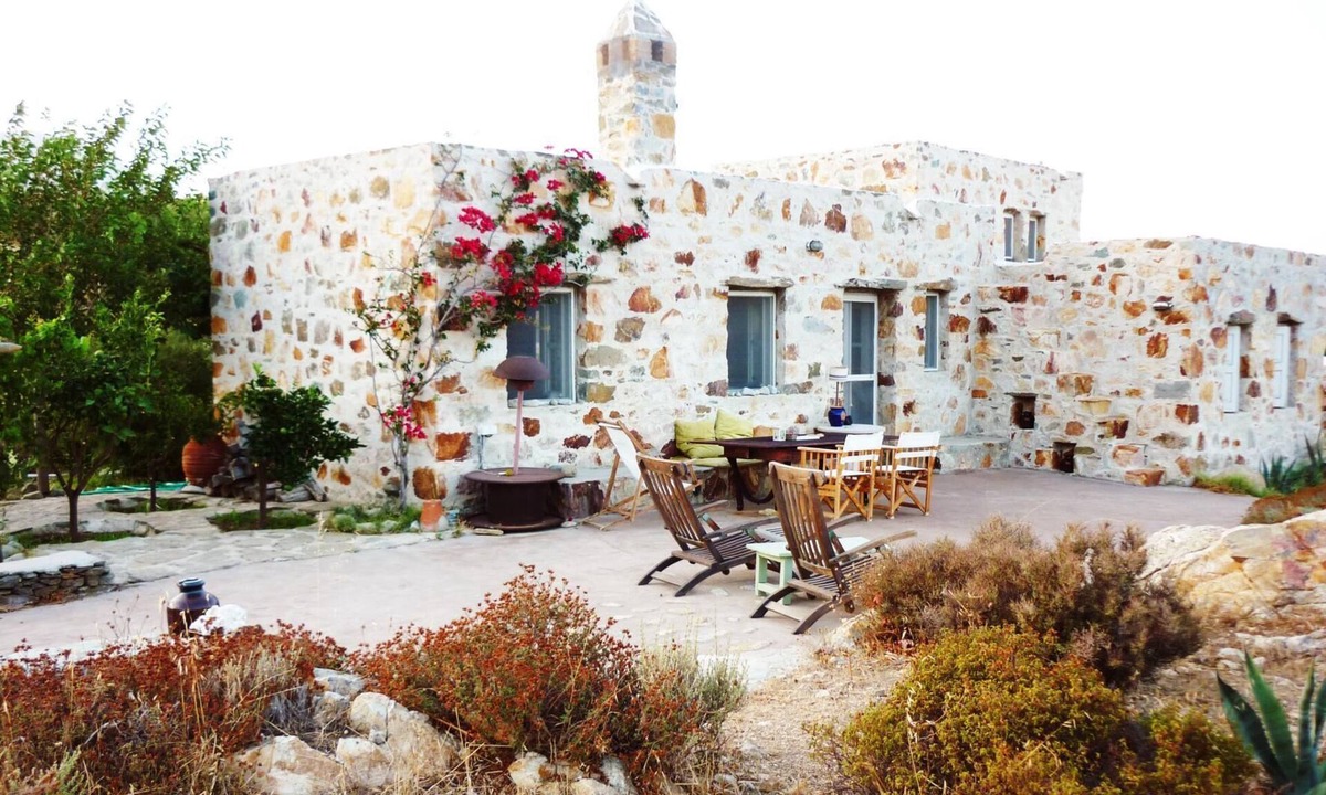 Serifos House | Serifos The Writer's Home, an off grid treat, 3min walk down to the beach Karavi