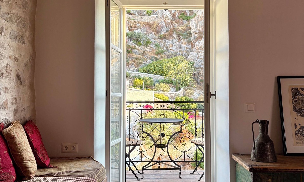 Idhra Villa | Siena House Hydra - Renovated in 2026