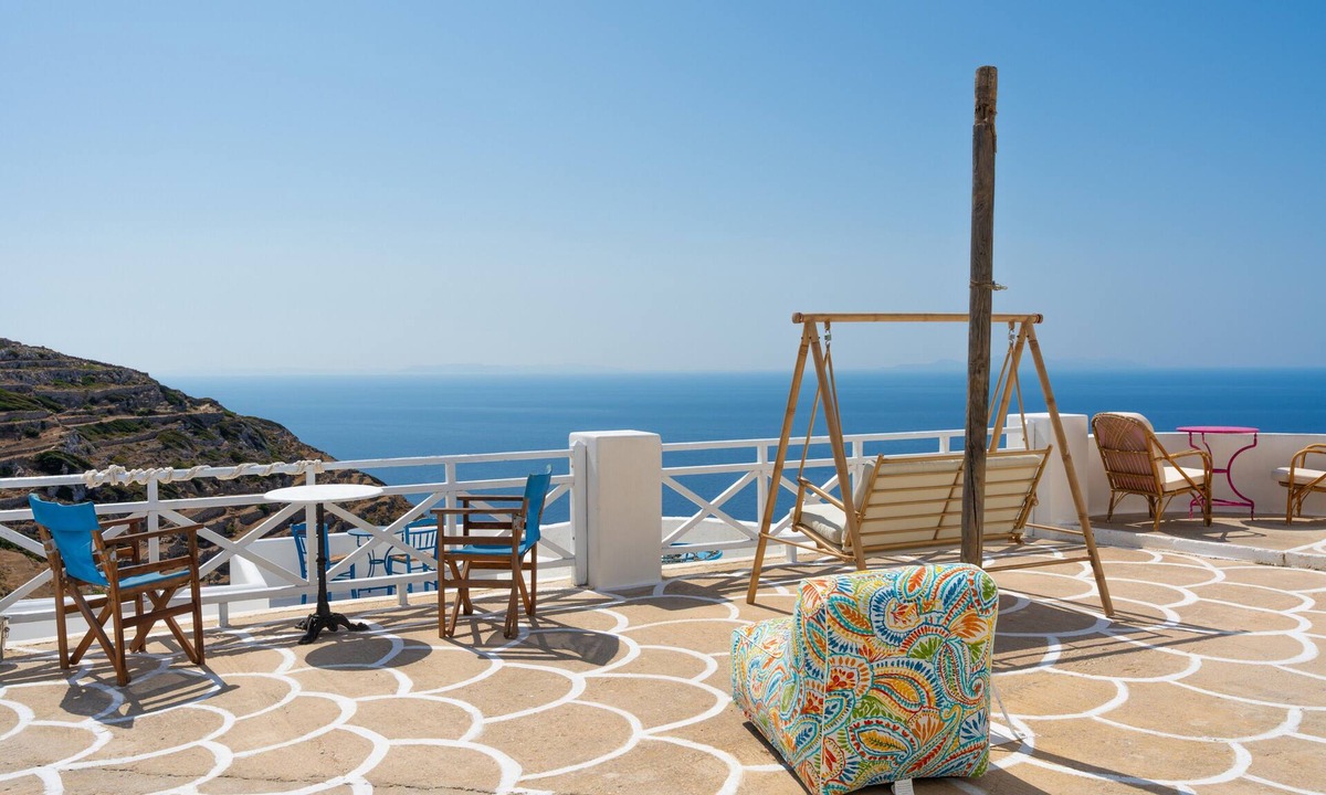 Sikinos Apartment | Sifnos Apartment – Pet-Friendly with Sea View and Hot Tub