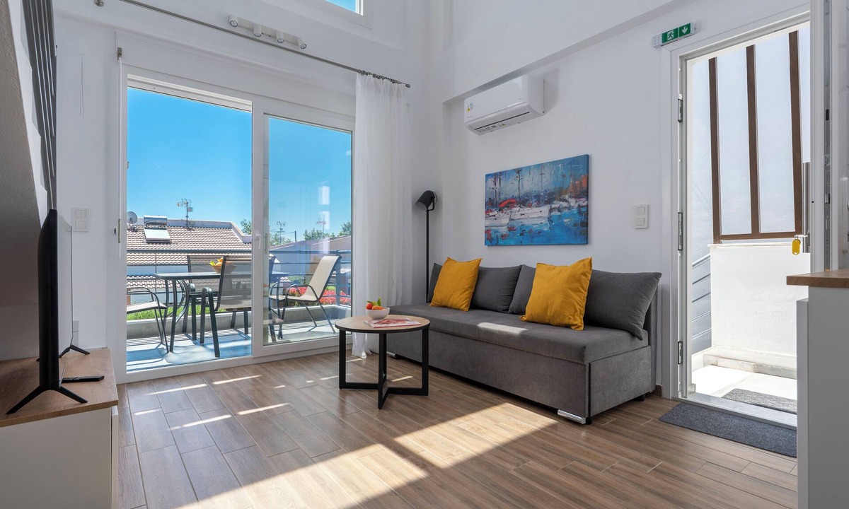 Paralia Ofryniou Apartment | SLV Irida Apartment