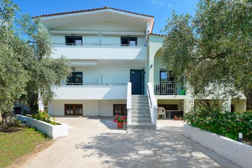 Megalos Prinos Apartment | Sofia's Olive Grove