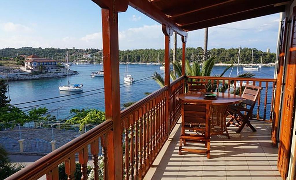 Matsoukata Apartment | Sonia's Apartment in Fiscardo Waterfront