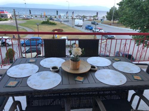 Paralia Ofryniou Apartment | Sophies Sea View Apartment Touzla