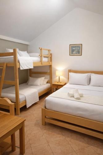 Mbrostar-Urë House | Sota Beach Rooms