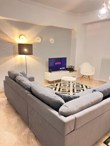 Ampelokipoi-Menemeni Apartment | Spacious 2BR Apartment with Balcony near Metro Thessaloniki