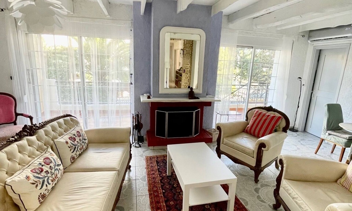 Glyfada Apartment | Spacious 3-bedroom apartment with AC, WiFi in charming Glifada