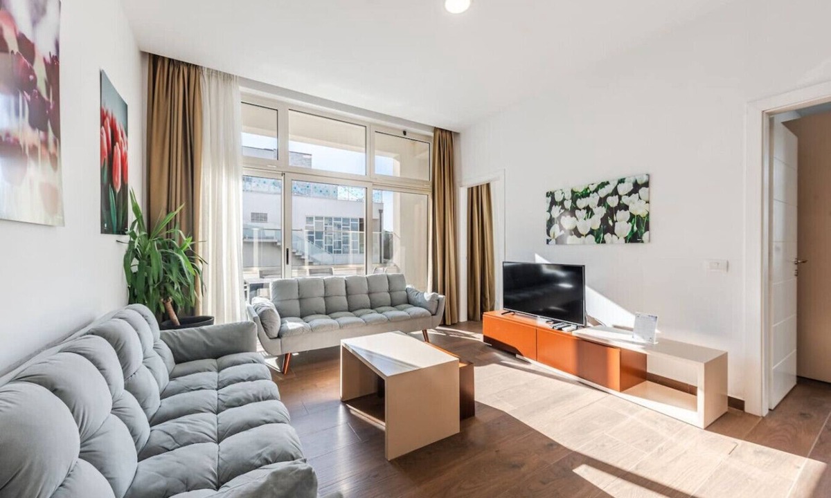 Qerek Apartment | Spacious apartment by the beach - Tulipani by PikHost