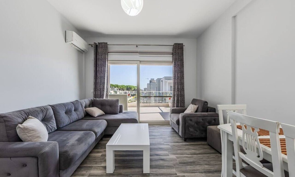 Ishem Apartment | Spacious Apartment Near the Beach | Gjiri i Lalzit by PikHost