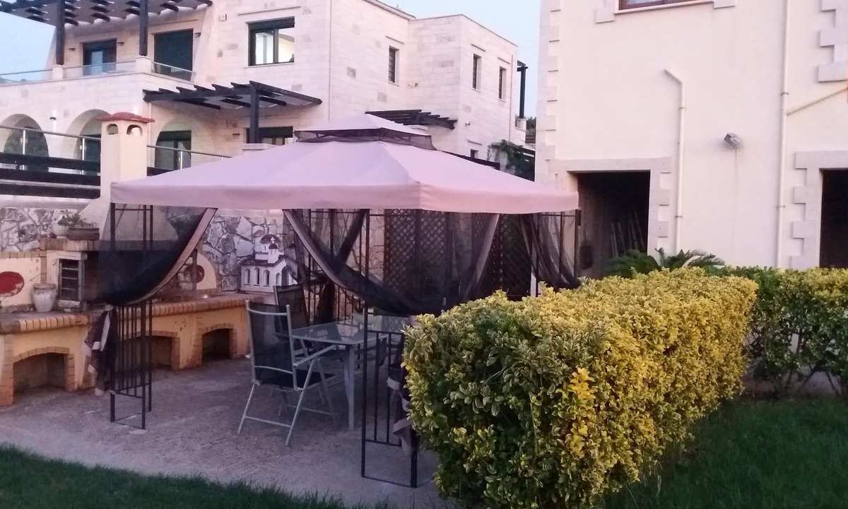 Kalyves Apartment | Spacious garden room near the sea