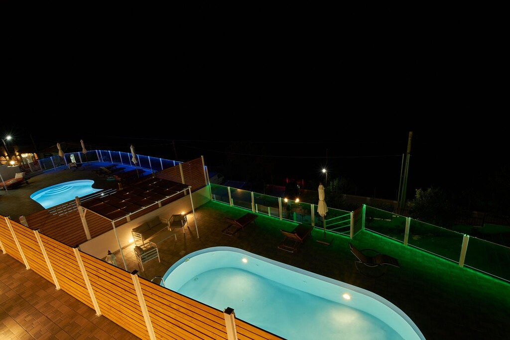 Kavallos House | Spacious Getaway by Lake Kournas★ 2 Private Pool!