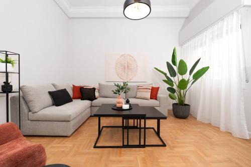 Ampelokipoi Apartment | Spacious & Stylish Athens Apartment - Walk to Metro