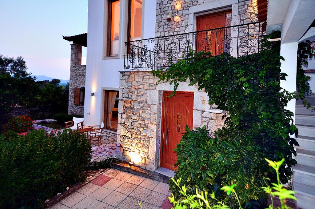 Aristomenis Apartment | Stone Tower Retreat, Oasis of Peace
