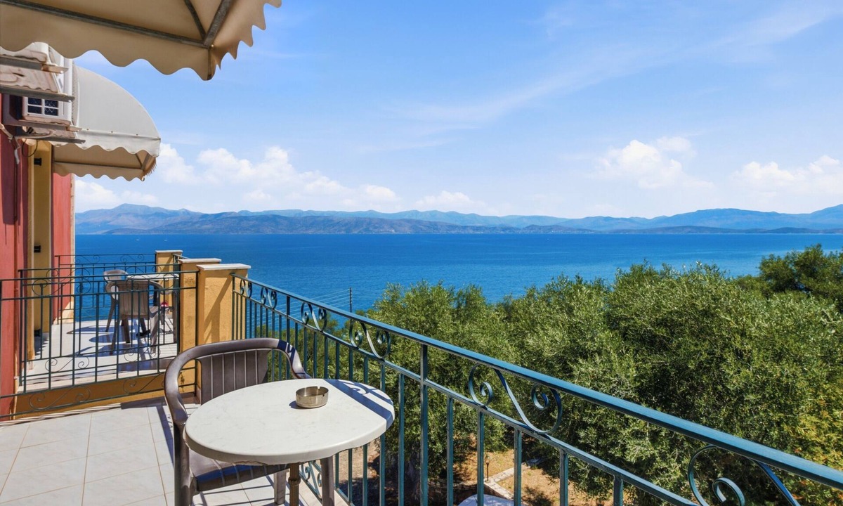 Apraos Apartment | Studio Apartment 'Apraos Bay Hotel 13' with Sea View, Wi-Fi and Air Conditioning