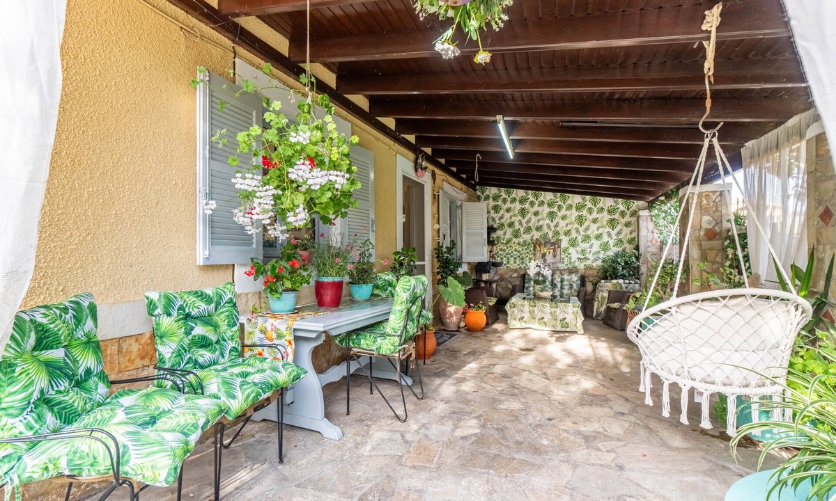 Kastania House | Studio Apartment 'Casa Verde' with Shared Garden, Wi-Fi and Air Conditioning