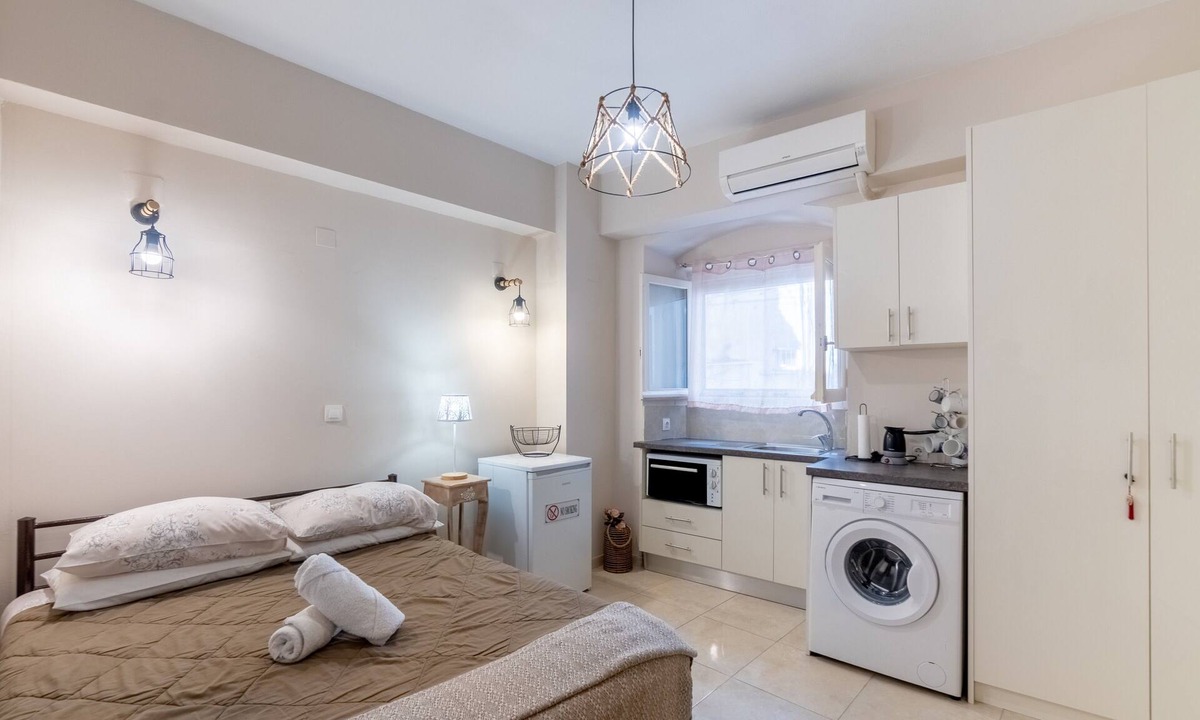 Corfu Town Apartment | Studio Apartment 'Dora's Apartments 1' with Wi-Fi and Air Conditioning