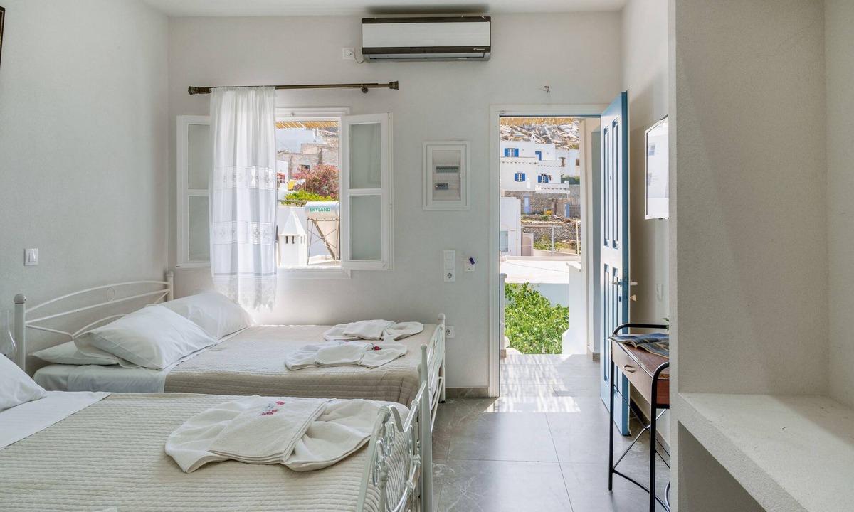 Amorgos Apartment | Studio Apartment 'Politimi's N3' with Mountain View, Wi-Fi and Air Conditioning