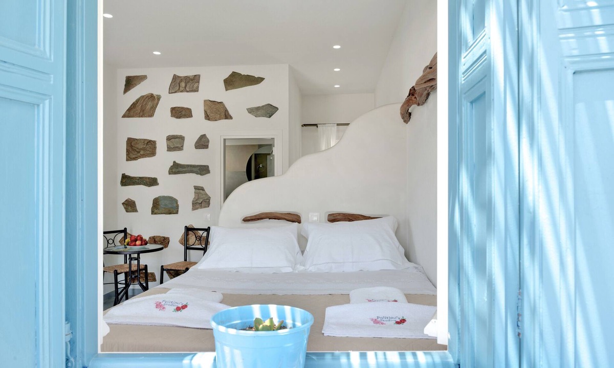 Amorgos Apartment | Studio Apartment 'Politimi's N2' with Mountain View, Wi-Fi and Air Conditioning