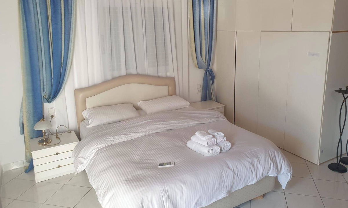 Lukove Apartment | Studio Apartment - Sleeps 2, Balcony & Parking