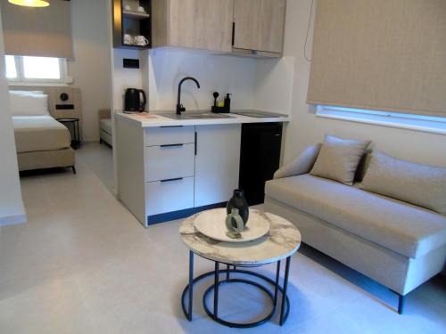 Golden Beach Hotel | Studios - Nostos