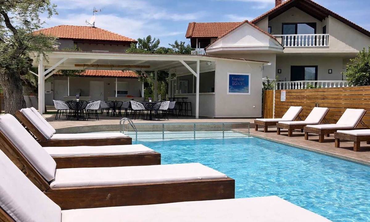 Potos Apartment | Studios River - Potos Poolside Nest w/Garden View