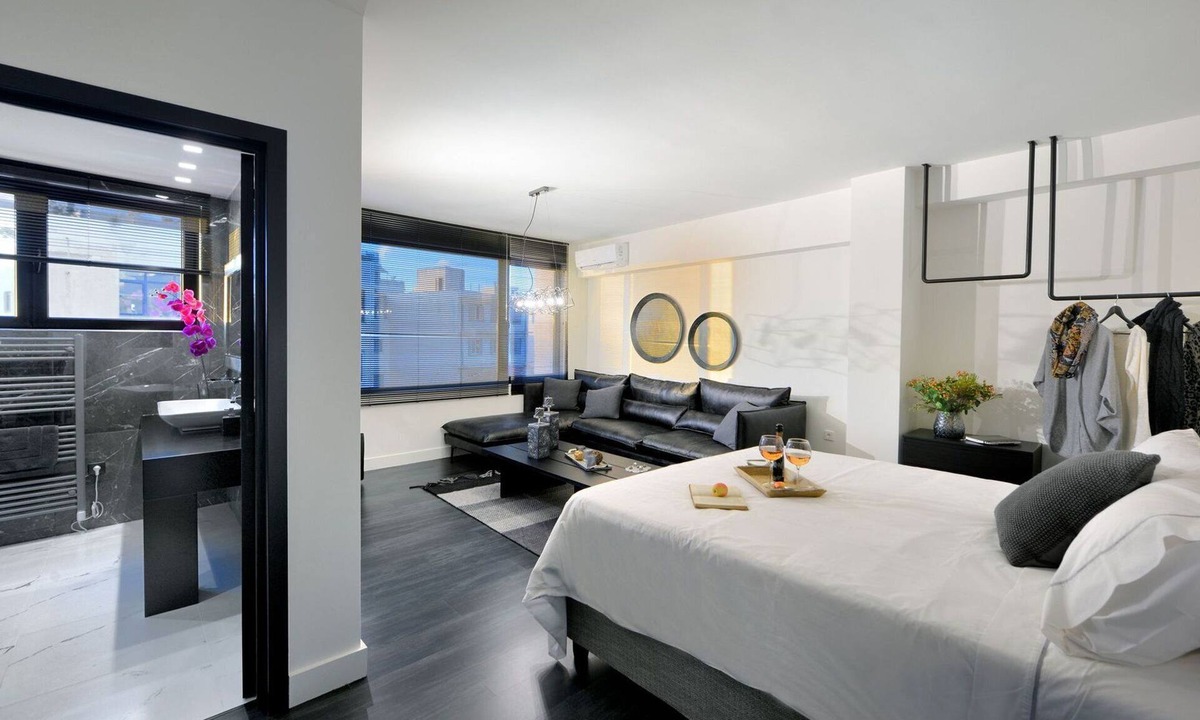 Psirri Villa | Stunning Athens Suite | Psyrri Junior Suite | Historic Centre