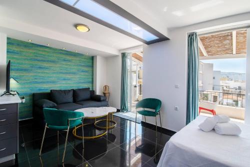Mousio Apartment | Stylish Loft with Acropolis View & Sunny Terrace