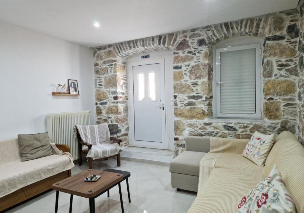 Kymi-Aliveri House | Summerstone Cottage - Very high speed wifi - ideal for remote work