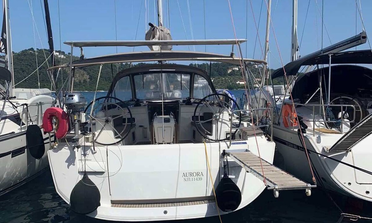 Skiathos Boat Rental | Sun-Kissed Sailing Adventure in Islas Esporadas