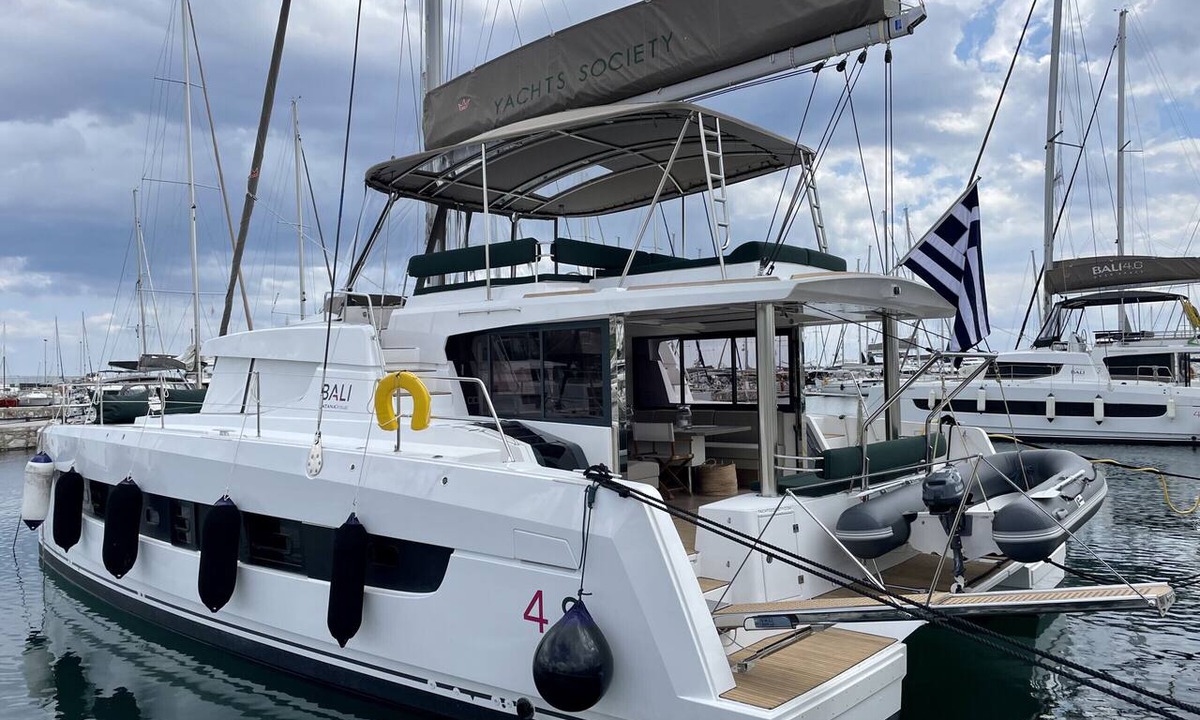 Alimos Boat Rental | Sun-Kissed Sailing Adventure in Islas Sarónicas